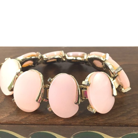 Vintage SIGNED Leru Pale Pink Opalescent Moon Glow Lucite Cabochon Thermoset Bra - Picture 3 of 6